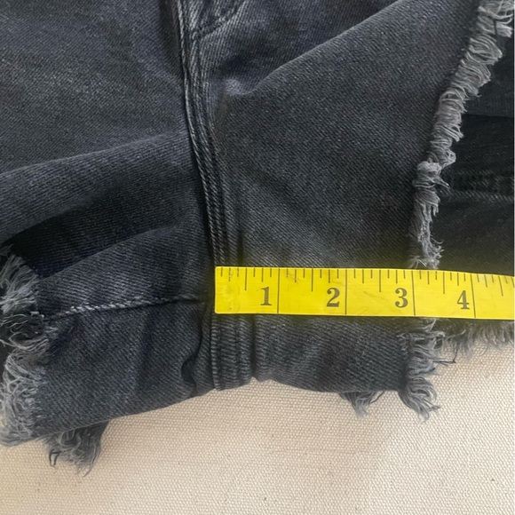 Good American Good Curve High Rise Stretch Denim Shorts Size 12 / 28 - Picture 12 of 14